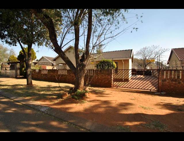 4 BEDROOM HOUSE FOR SALE IN GROENEWEIDE